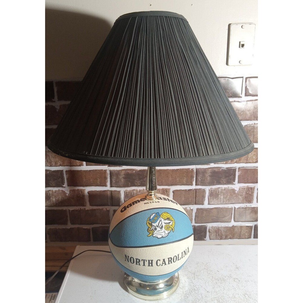 Vintage North Carolina Tarheel Game masters NC 1010 Basketball Table Lamp